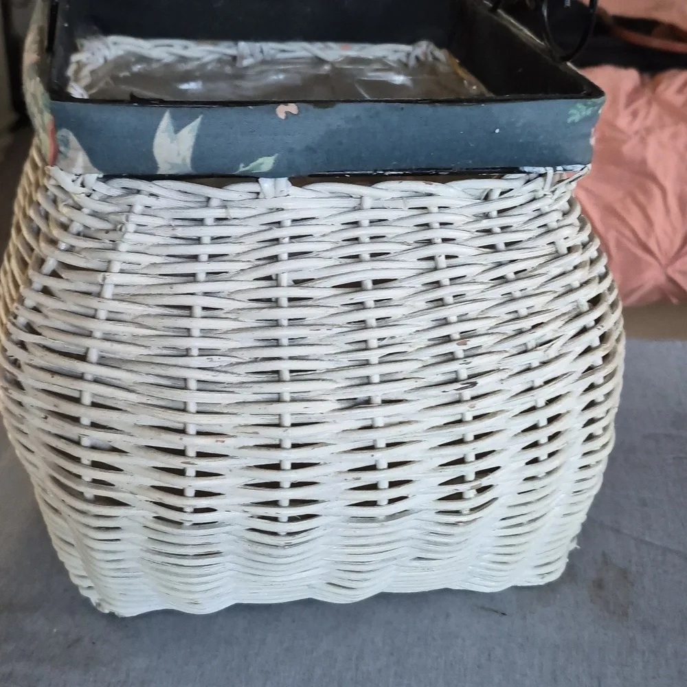 Vintage WhiteWicker Nesting Floral Quilt Metal Handle Basket